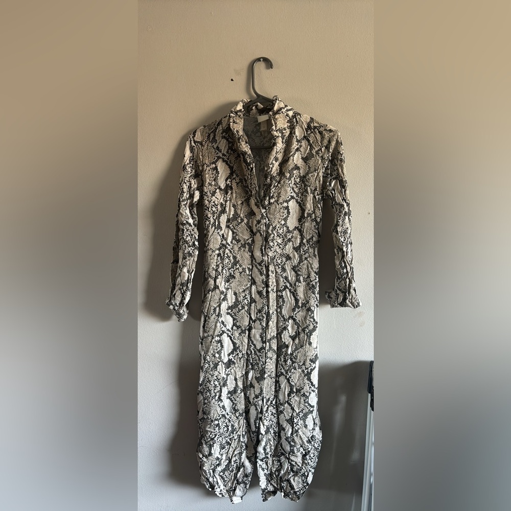 H&M Gray Snakeskin Pattern long shirt Dress Small